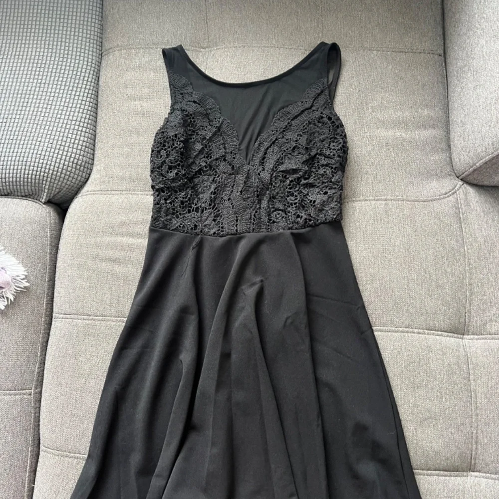 Multiple dresses - Picture 2 of 12